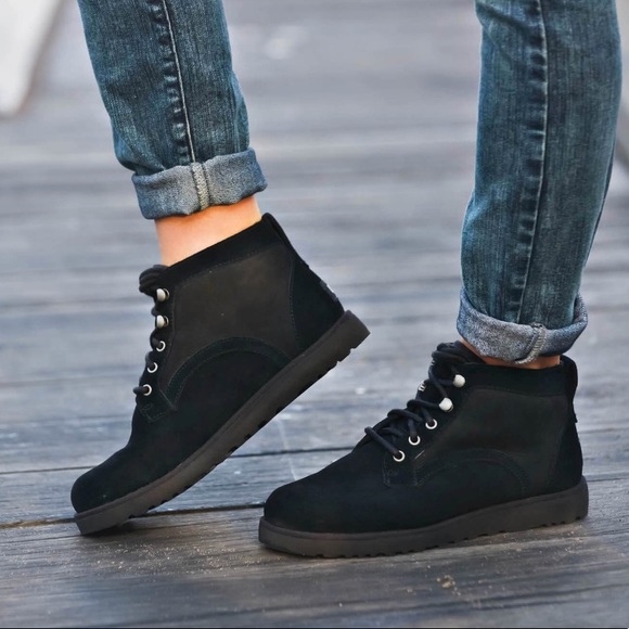 black ugg chukka